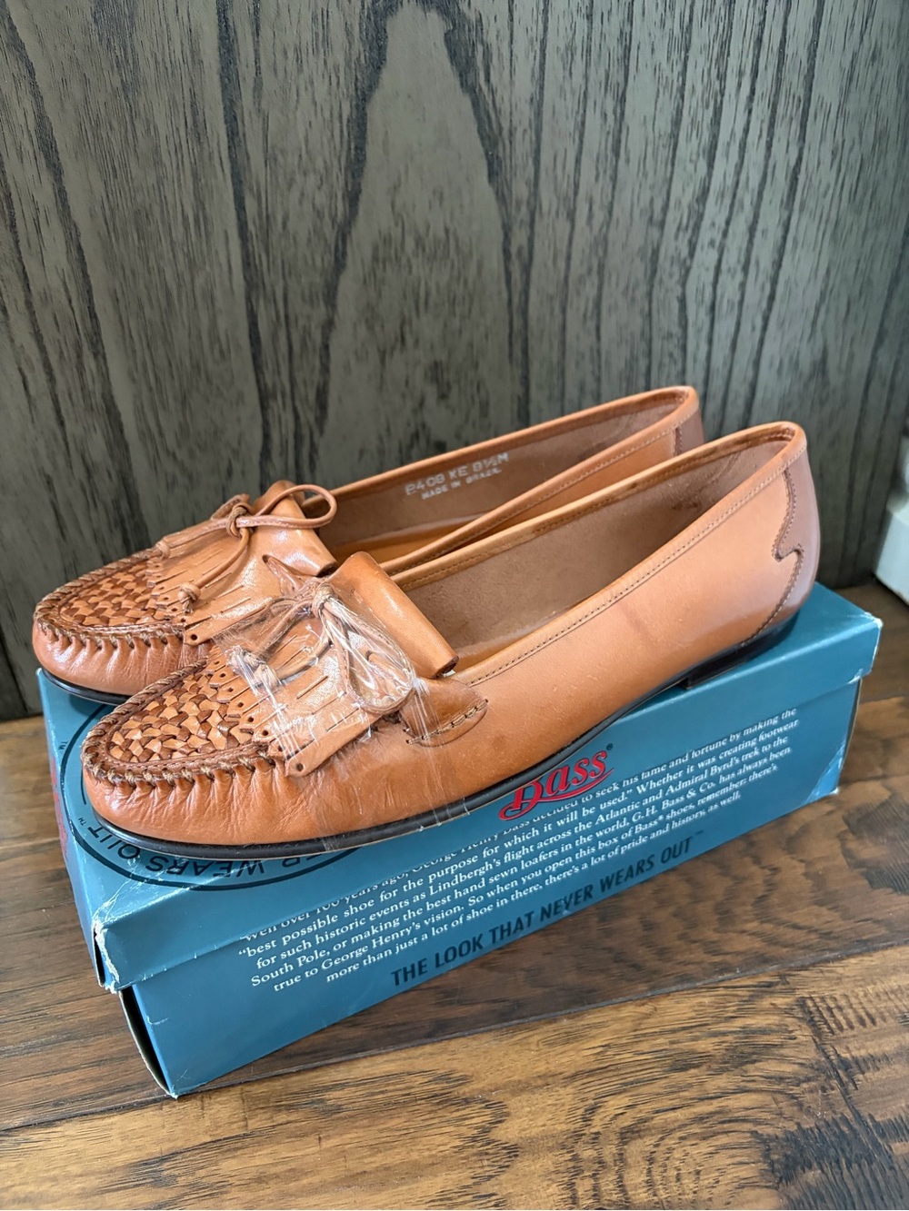 NWT Bass 8 1/2 Brown Tan Leather Tiara Tassel Loafer Preppy Academia Casual 90’s